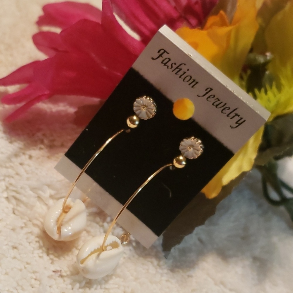 💎3 PAIRS OFCUTE EARRINGS 💎